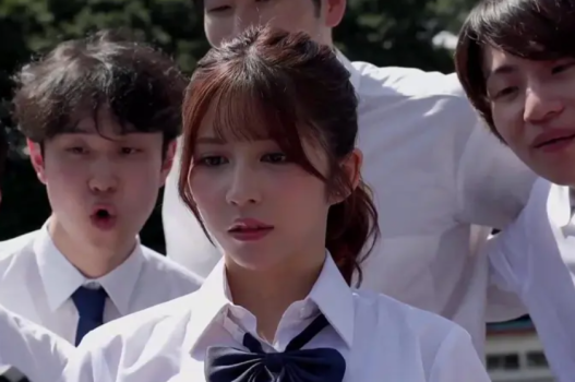 Cô gái Nhật Bản bị bạn bè hãm hại